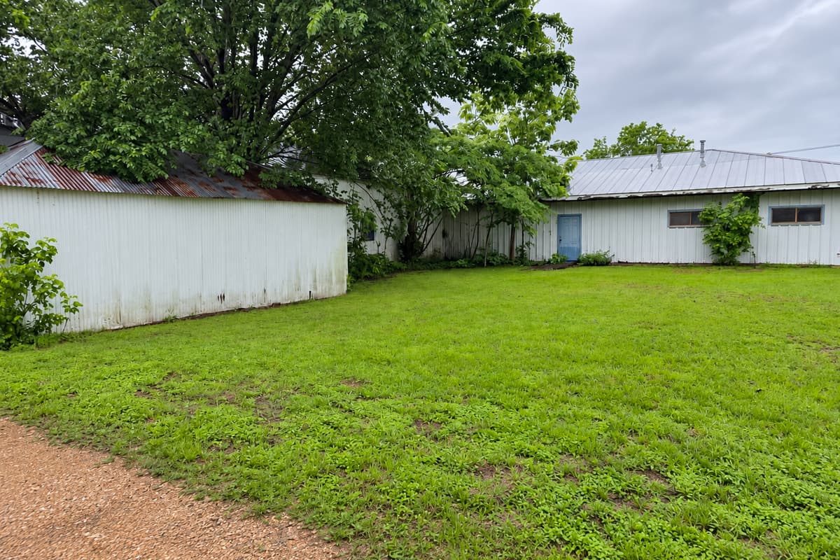 Courtyard & Patio before renovation